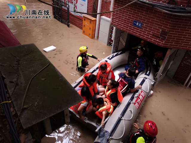 龙马潭：迅速部署 坚守一线 全力迎战洪峰(图9)