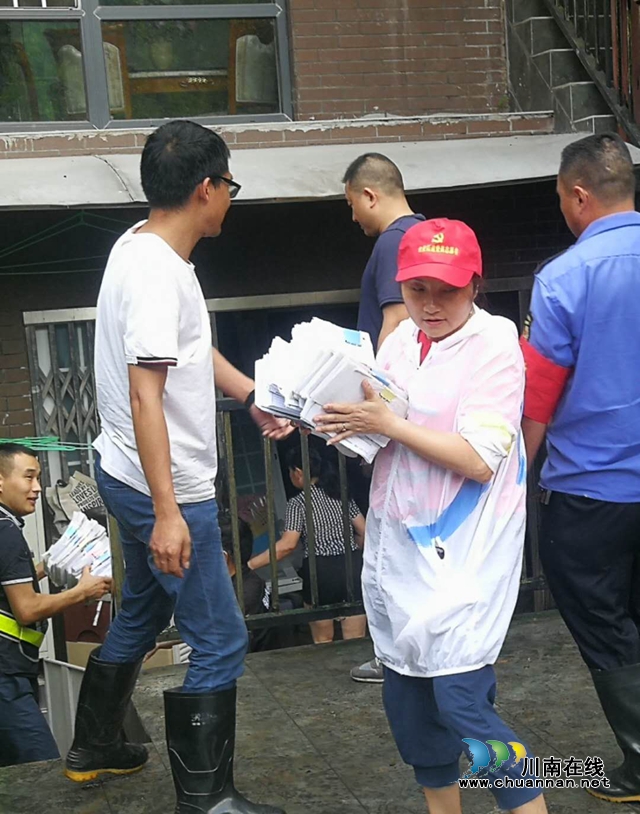 龙马潭区红星街道：初心，在抗洪一线绽放(图3)