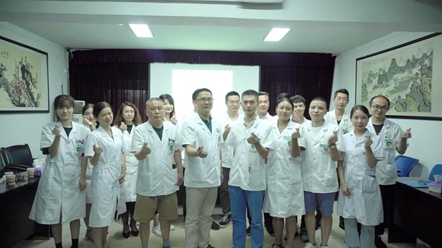 致敬中国医师节 | “弘扬抗疫精神,护佑人民健康”(图8) 致敬中国医师节 | “弘扬抗疫精神,护佑人民健康”(图8)