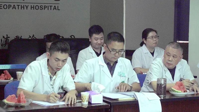 致敬中国医师节 | “弘扬抗疫精神,护佑人民健康”(图2) 致敬中国医师节 | “弘扬抗疫精神,护佑人民健康”(图2)