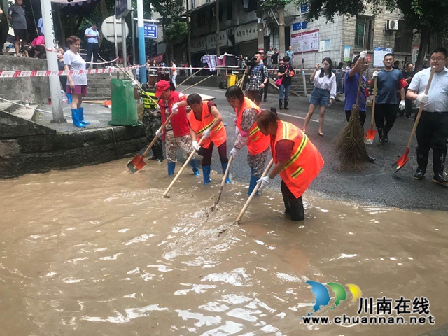 龙马潭区小市街道：干群同心，齐力防汛