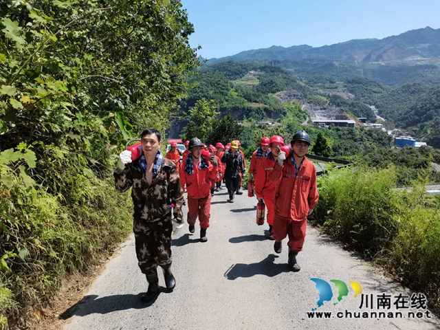 威鑫煤业开展高温期间扑灭山火演练(图1)