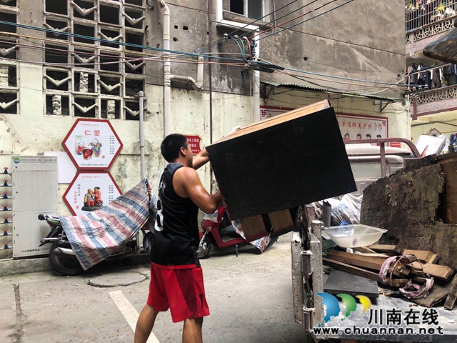 龙马潭区小市街道:“志愿红”助力全国文明城市建设(图3) 龙马潭区小市街道:“志愿红”助力全国文明城市建设(图3)