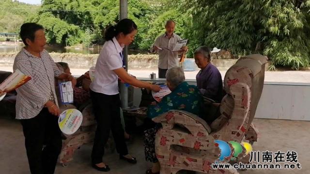 内江经开区靖民镇沱江社区:禁毒入户,平安你我他!(图1) 内江经开区靖民镇沱江社区:禁毒入户,平安你我他!(图1)