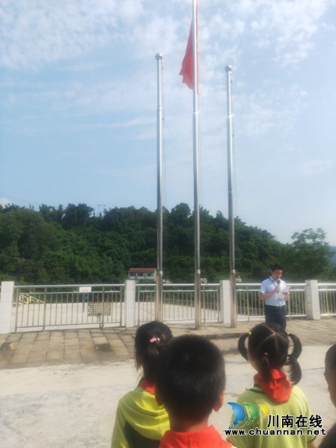纳溪区天仙镇中心小学开展别样的开学典礼(图1)