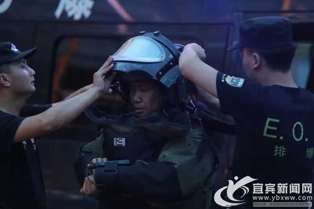 宜宾李庄发现一枚炮弹!“排爆专家”火速出动!(图3) 宜宾李庄发现一枚炮弹!“排爆专家”火速出动!(图3)