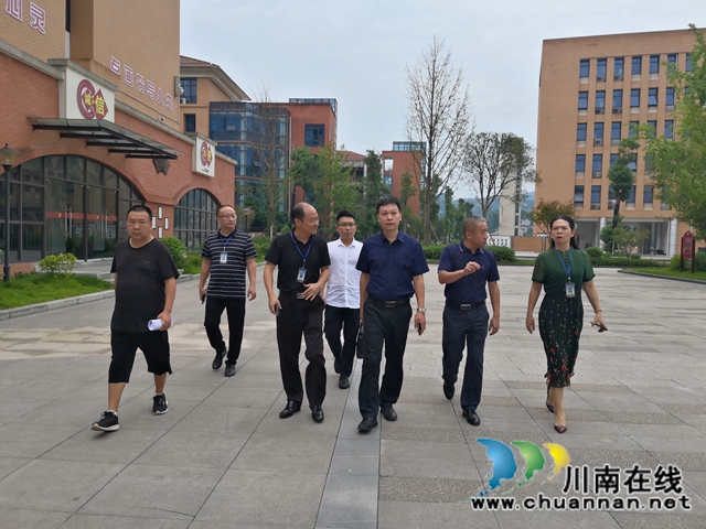 王坤到叙永三中检查开学工作(图1)