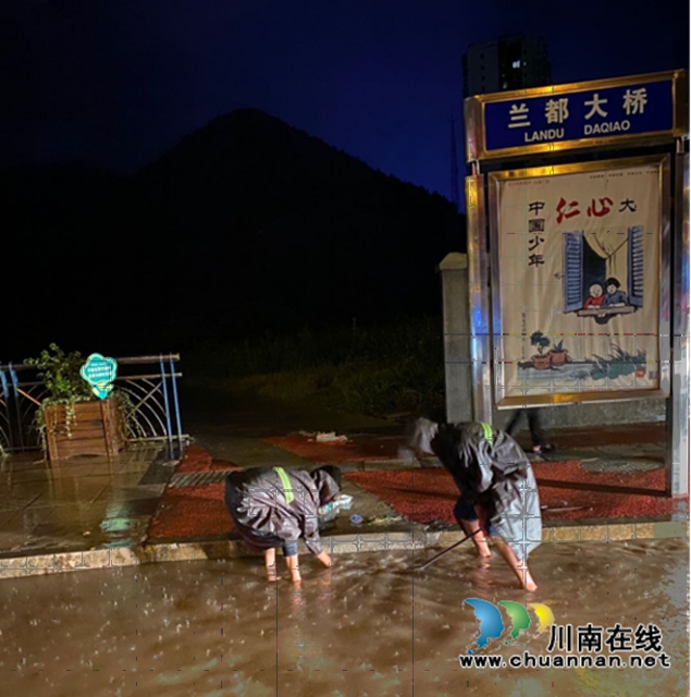 古蔺城管人积极应对强降雨天气(图1)