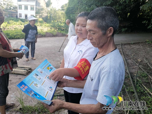 内江经开区靖民镇双塘村开展防诈骗宣传活动(图3)