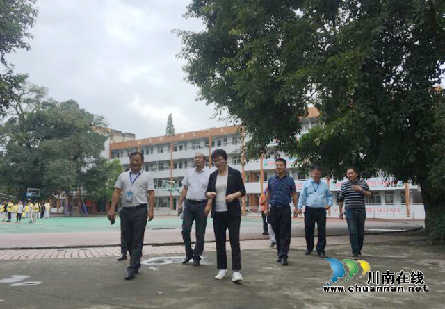 陈佳带队检查泸县六中安全工作(图1)