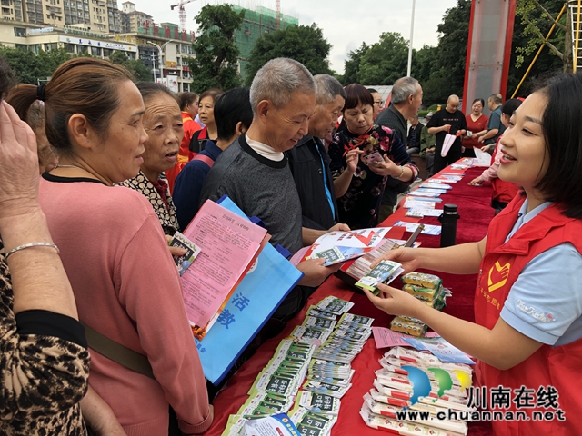 江阳区华阳街道开展“防范邪教宣传月”集中宣传活动(图1)
