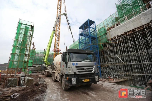 三条在建高铁枢纽工程自贡东站昨日“上梁”！(图4)