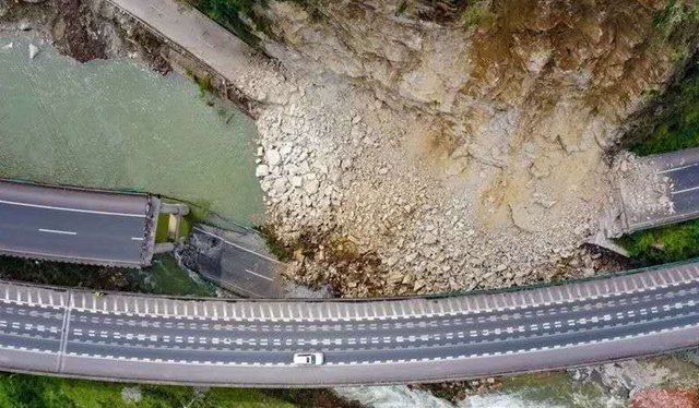 山体垮塌致桥梁断裂！石棉公安局公布雅西高速绕行路线(图3)