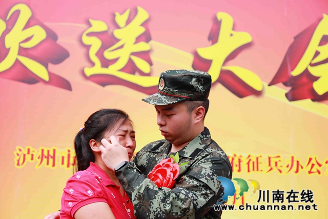 从戎报国英雄志，热血建功正当时！龙马潭区百余名新兵奔赴军营(图10)