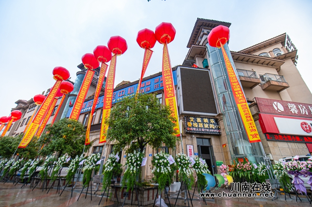 目测马上网红！“蔓多米多肉花园”惊艳亮相泸州关口！(图3)