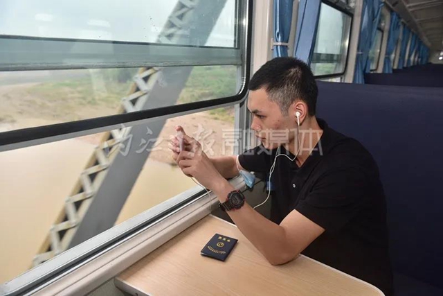 哐当哐当……内江这趟绿皮慢火车已在成渝线上行驶了68年！