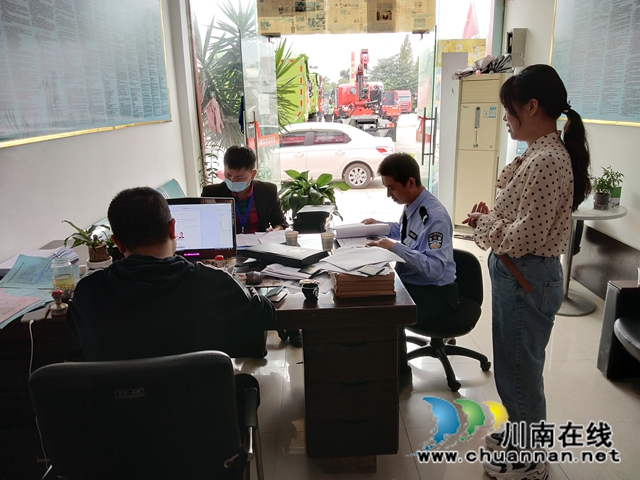 泸县百和镇开展货运物流运输企业节前检查(图2) 泸县百和镇开展货运物流运输企业节前检查(图2)