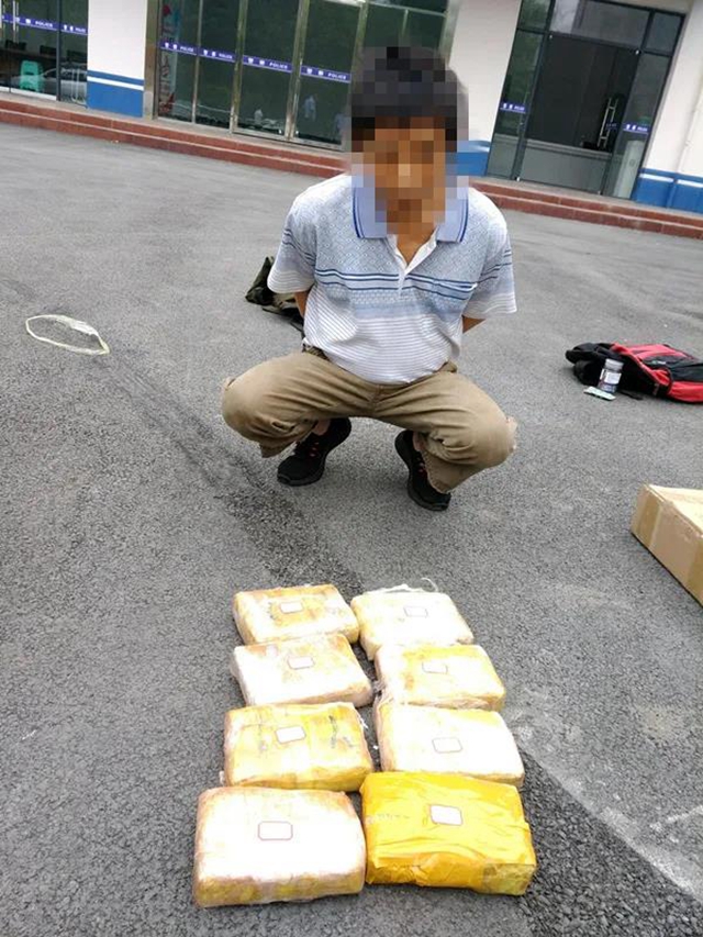 合江警方破获一起运输毒品案，当场缴获毒品4.5公斤(图1)