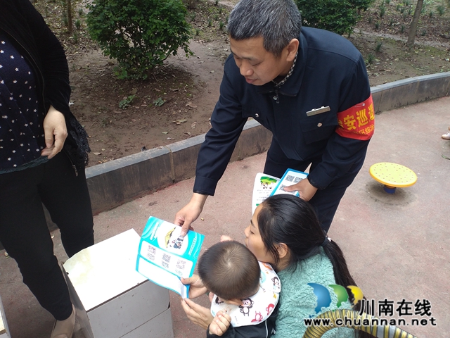 内江经开区靖民镇双雁社区：开展城乡医保宣传，互助共济人人好(图1)