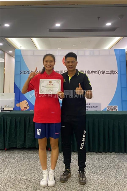 铿锵玫瑰！内江两女学生踢进国家队，明年将参加世界大赛(图2)