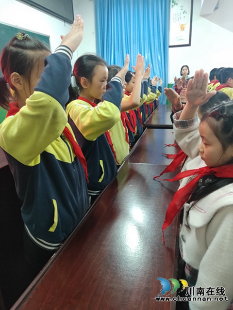 纳溪区天仙镇中心小学开展新队员入队活动(图1) 纳溪区天仙镇中心小学开展新队员入队活动(图1)