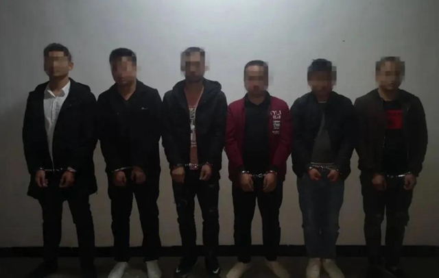 泸州8名“警察”持械抢劫十余万！被抓时被吓的惊声尖叫（附视频）(图7)