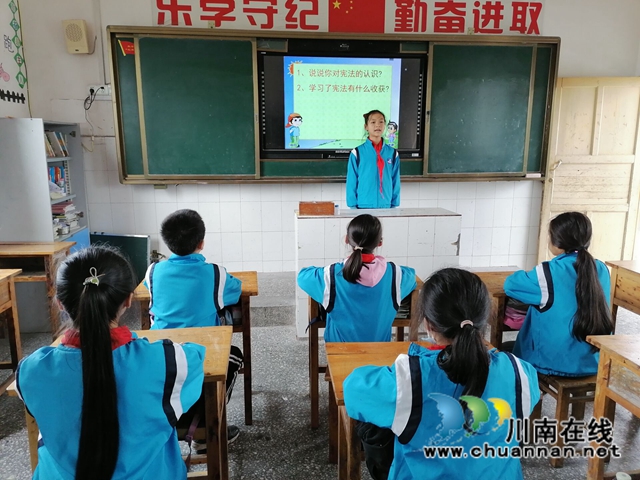 泸县得胜小学仁和完小开展“学宪法，讲宪法”的主题教育活动(图1)