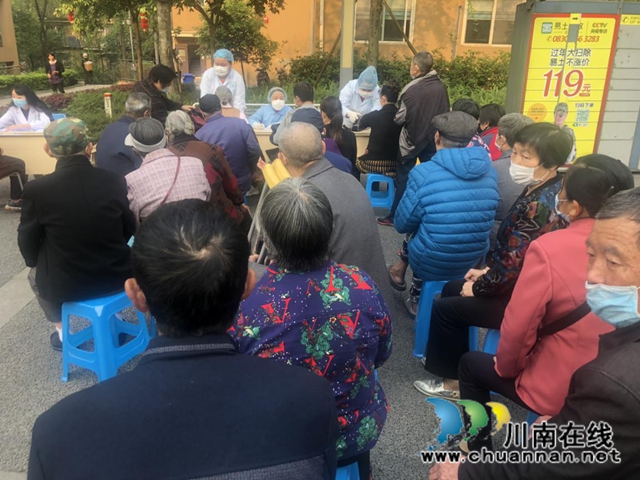 江阳区华阳街道：“关爱老人送健康”(图1)