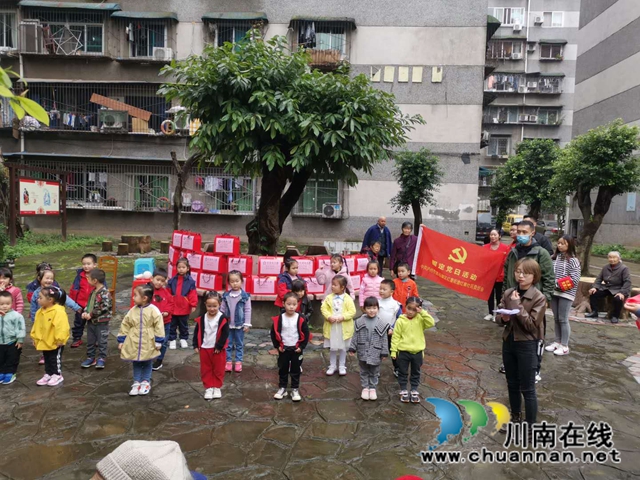龙马潭区红星街道红星社区党员志愿者联合红星幼儿园慰问红星养老院(图1)