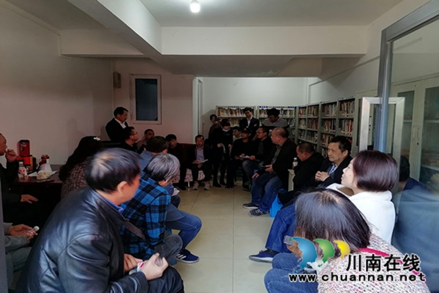 合江县司法局开展“送法进小区”精准普法活动(图2) 合江县司法局开展“送法进小区”精准普法活动(图2)