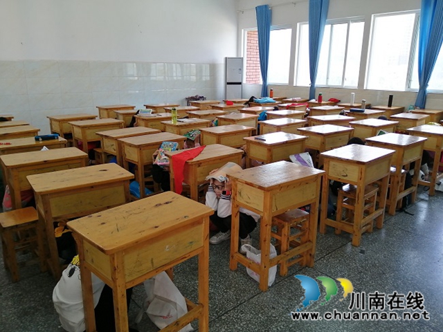 龙马潭区玉带河学校开展防震应急疏散演练活动(图2)