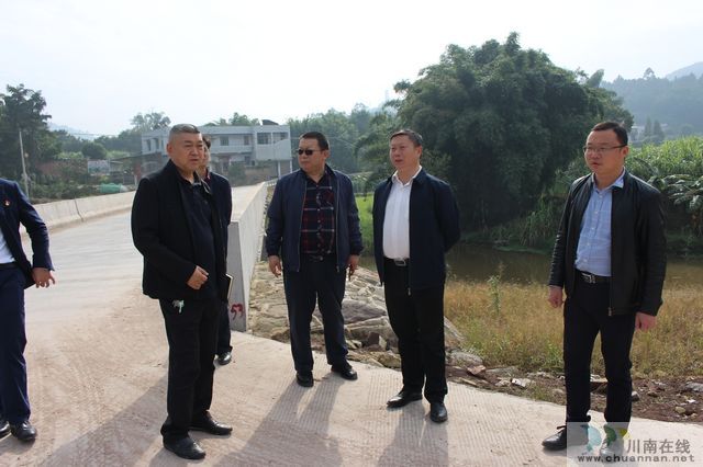 县委常委、县总工会主席杨双全到玉蟾街道督导小鹿溪河河长制工作(图3)