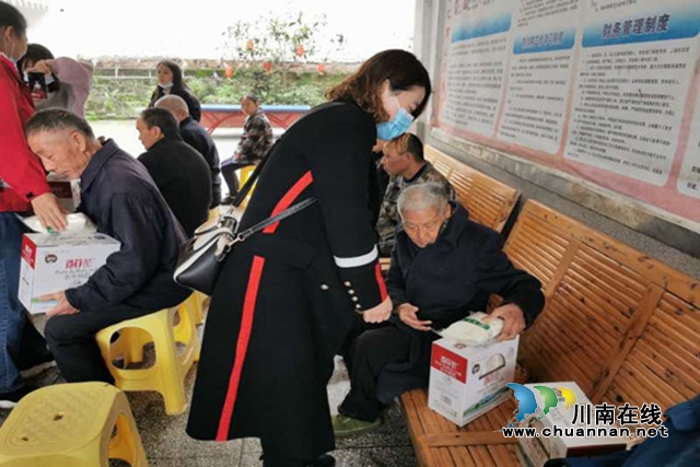 合江县符阳司法所组织社区矫正对象开展重阳节慰问活动(图1)