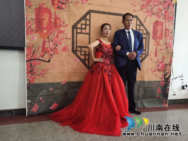 合江县妇联开展“留守不孤单·久久常相伴”留守老人公益婚纱摄影活动(图2)