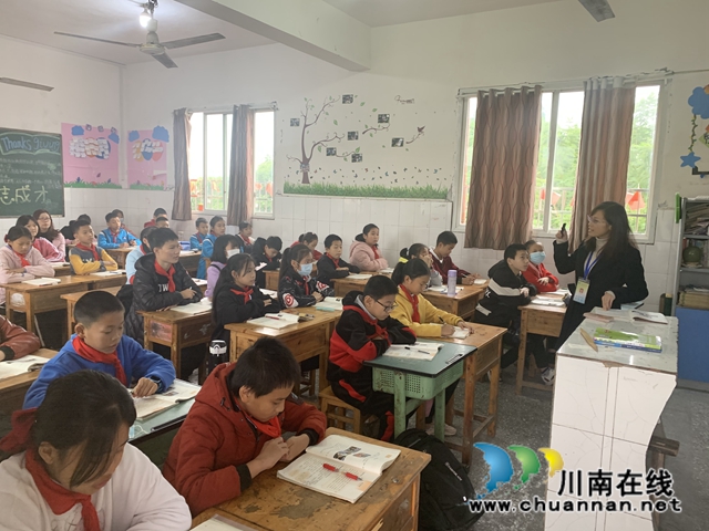 泸县得胜小学开展村完小教学工作视导(图3) 泸县得胜小学开展村完小教学工作视导(图3)