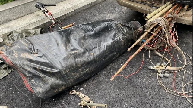 泸州：一夜电翻近400斤鱼，这两弟兄遭了(图6)