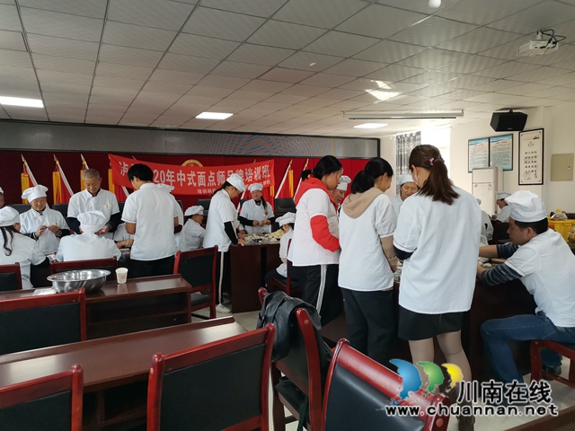 泸县全力推进职业技能提升行动(图4) 泸县全力推进职业技能提升行动(图4)