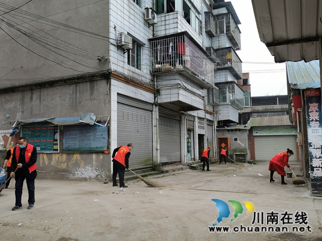 泸县百和镇持续发动群众开展全民大扫除(图1)