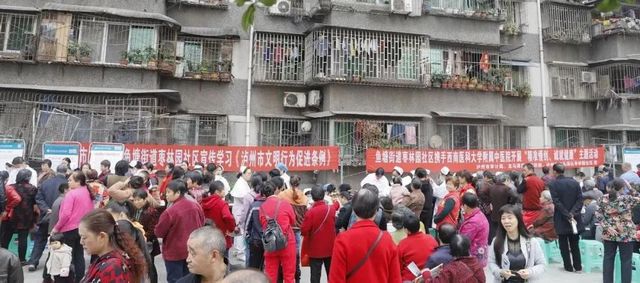 【围观】泸州这个社区牛角朝天?(图2) 【围观】泸州这个社区牛角朝天?(图2)