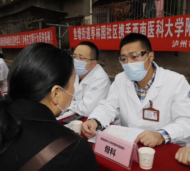 【围观】泸州这个社区牛角朝天?(图3) 【围观】泸州这个社区牛角朝天?(图3)