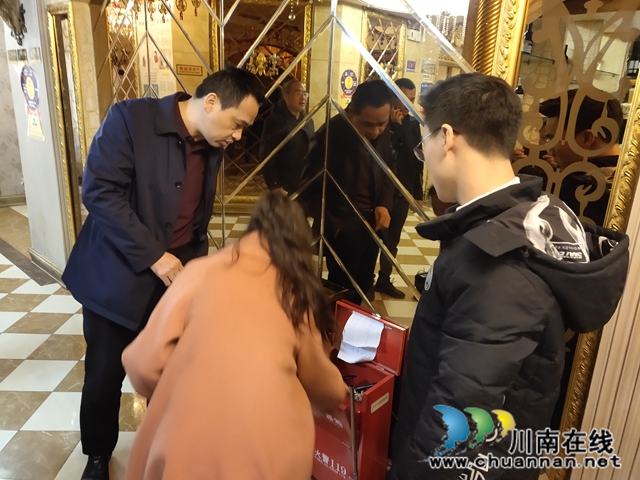泸县玉蟾街道开展网吧、KTV等公共场所安全生产突击检查(图2)