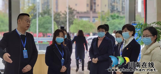 宜宾珙县行政审批和非公经济发展局一行到江安市民中心交流学习(图1) 宜宾珙县行政审批和非公经济发展局一行到江安市民中心交流学习(图1)