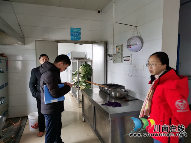 泸县百和镇开展养老院安全生产专项检查(图2)