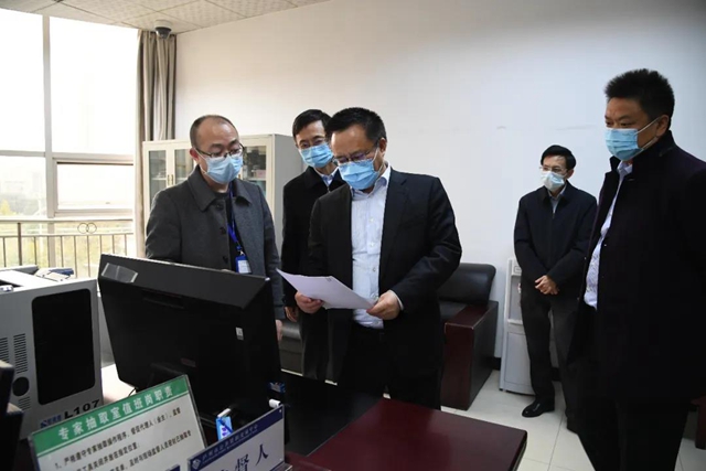 泸州市纪委书记何洪波：深化工程招投标领域系统治理 进一步优化营商环境(图1)