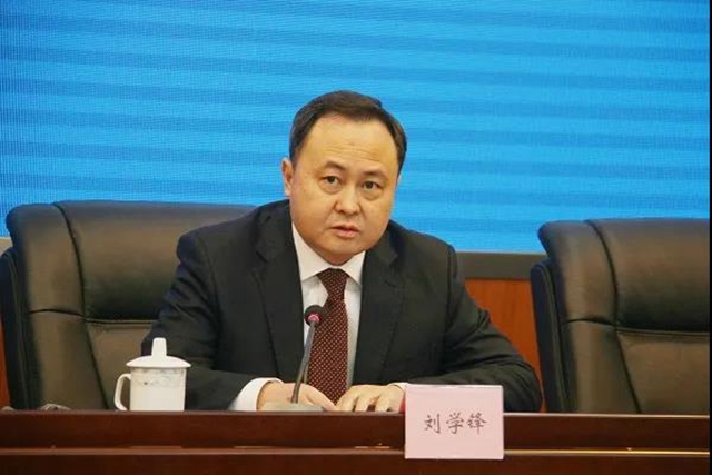 内江中院召开干警大会,宣布主要领导调整(图3) 内江中院召开干警大会,宣布主要领导调整(图3)
