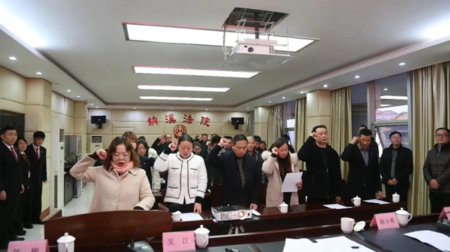 纳溪法院举行新任陪审员宣誓及颁证仪式(图4)