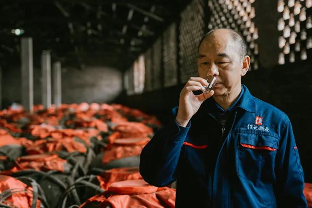 佳记·匠人匠心 | 酿酒大师陈靖余的一天