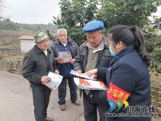 内江经开区靖民镇双塘村开展扫黑除恶、平安建设宣传活动(图1)