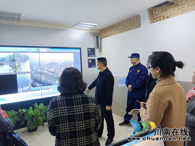 李华桂到龙马潭区红星街道检查指导安全社区建设工作(图2) 李华桂到龙马潭区红星街道检查指导安全社区建设工作(图2)