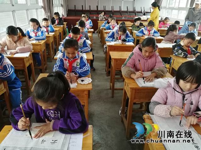 叙永东大街小学举办“升庵杯”书法比赛(图1)
